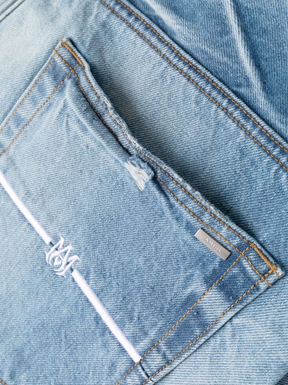 distressed lose-fit jeans