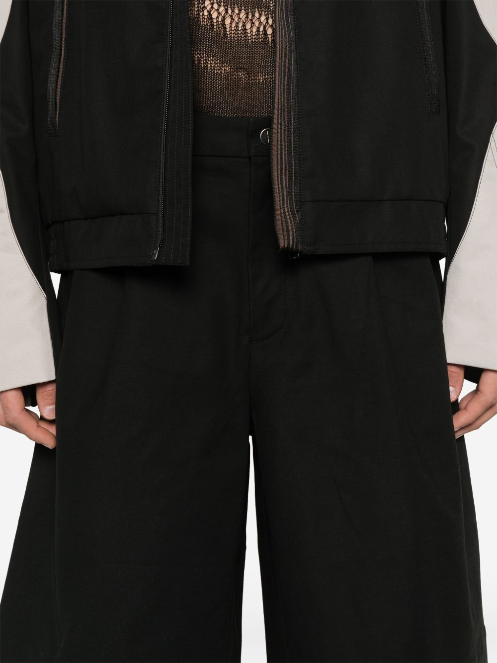 Static bermuda shorts