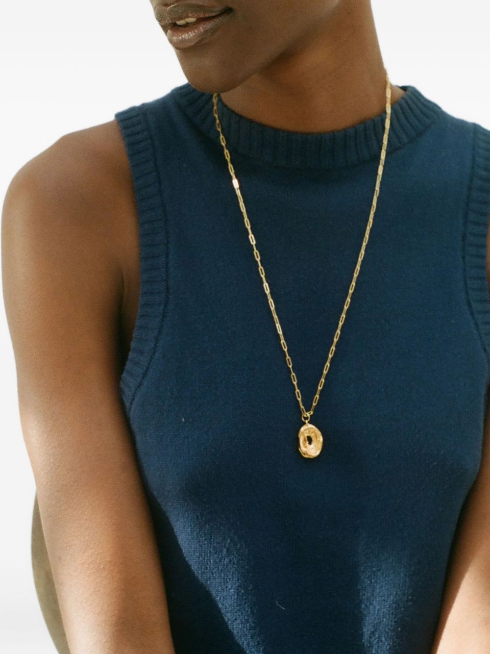 statement-pendant necklace