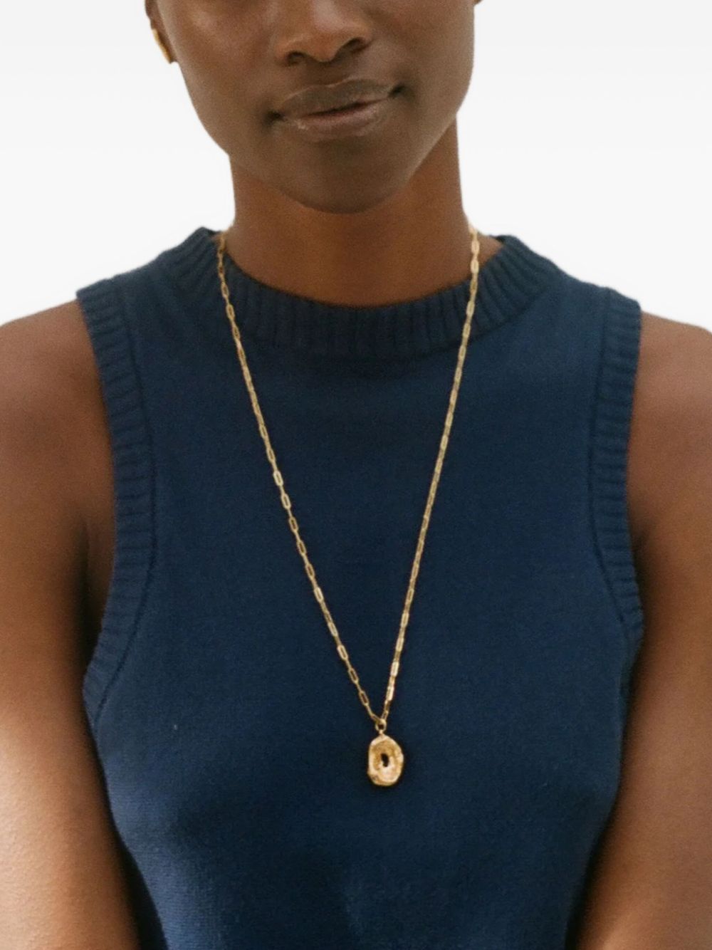 statement-pendant necklace