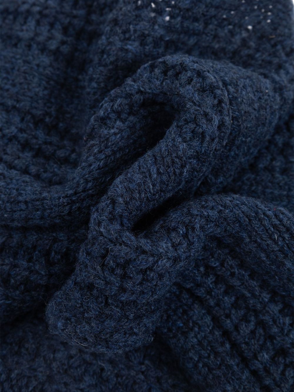 chunky-knit scarf