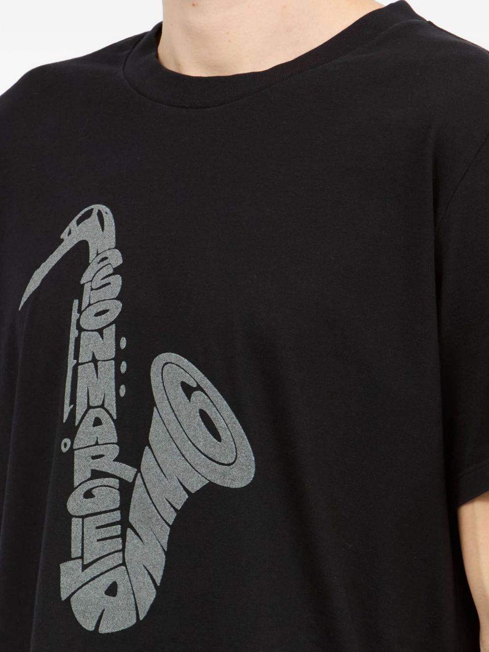 saxophone-print T-shirt
