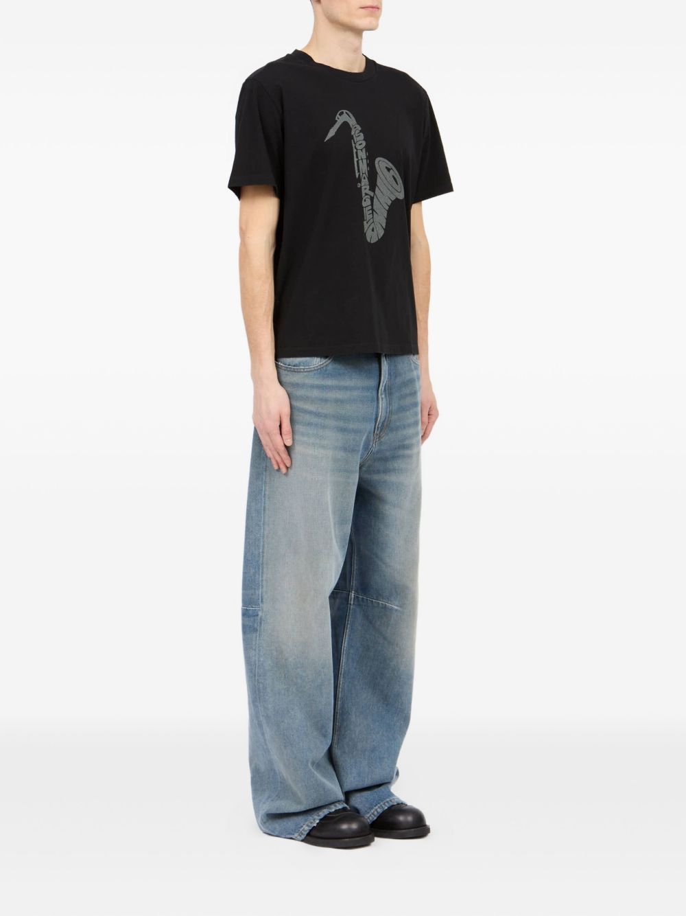 saxophone-print T-shirt