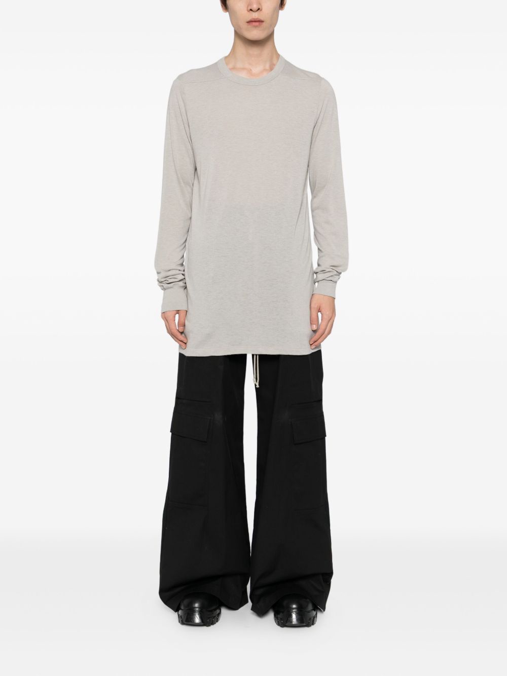 long-sleeved T-shirt