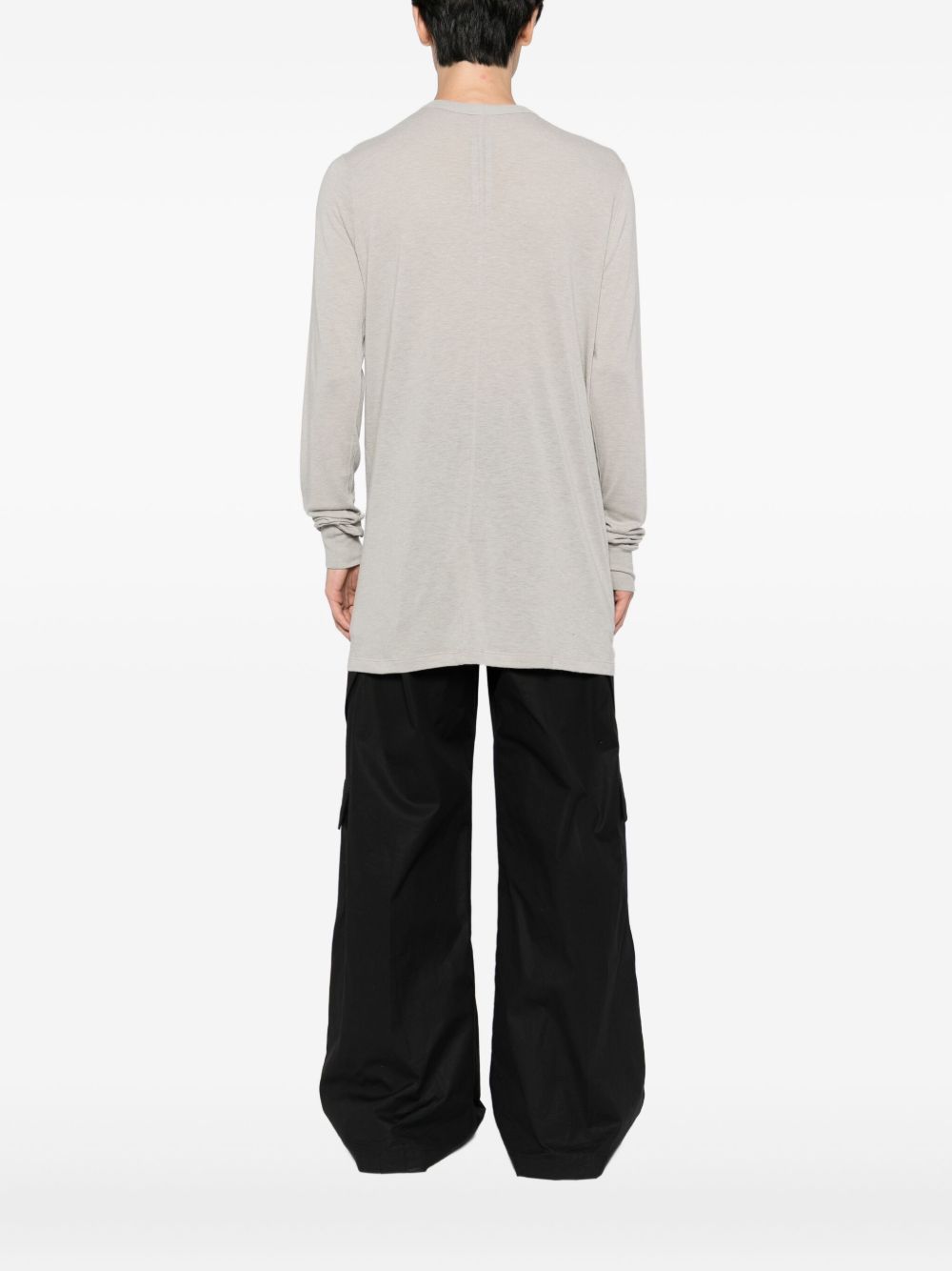 long-sleeved T-shirt