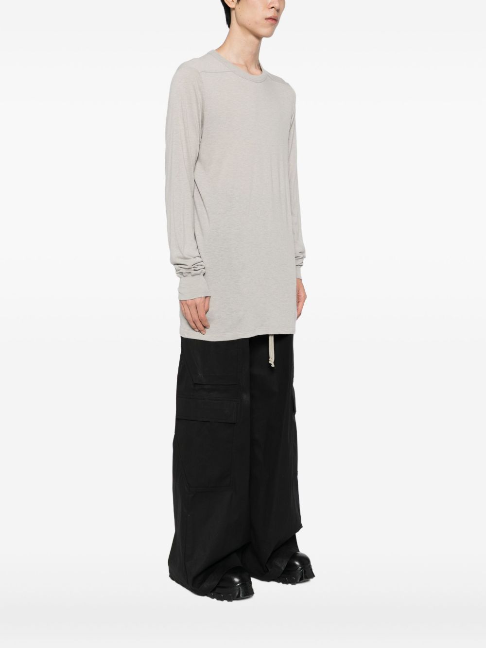 long-sleeved T-shirt