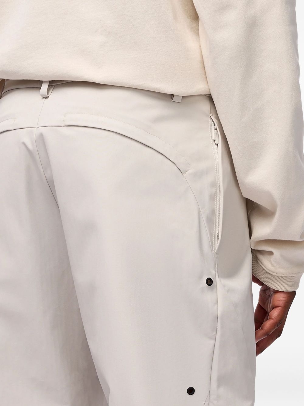 concealed-fastening trousers
