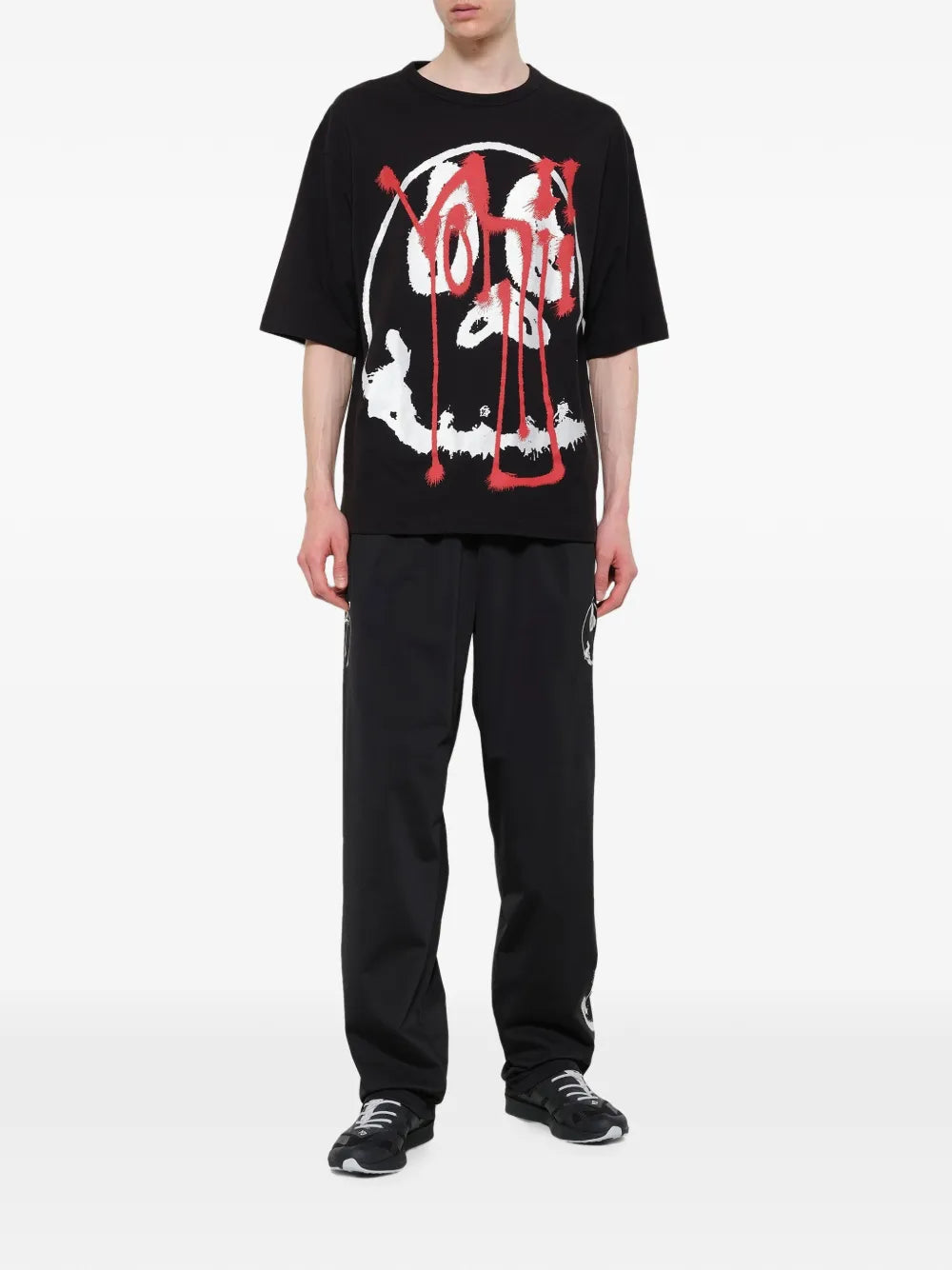 skull graphic T-shirt in black/red