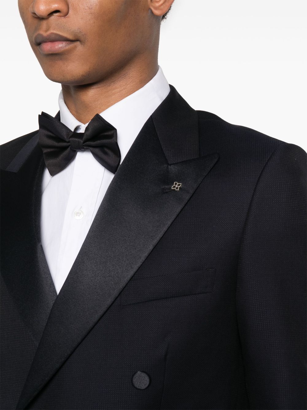 single-breasted suit