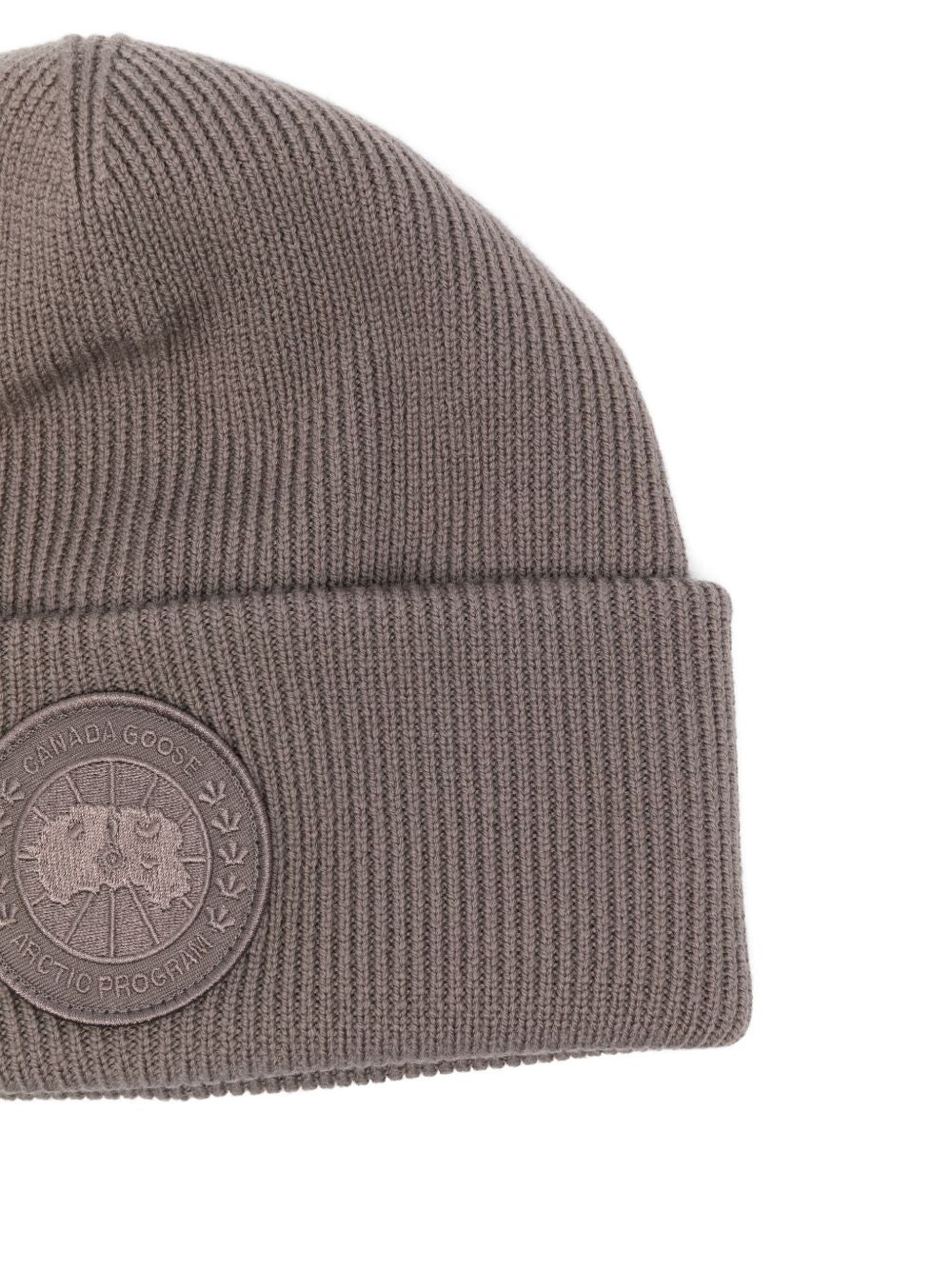 ribbed logo-patch beanie