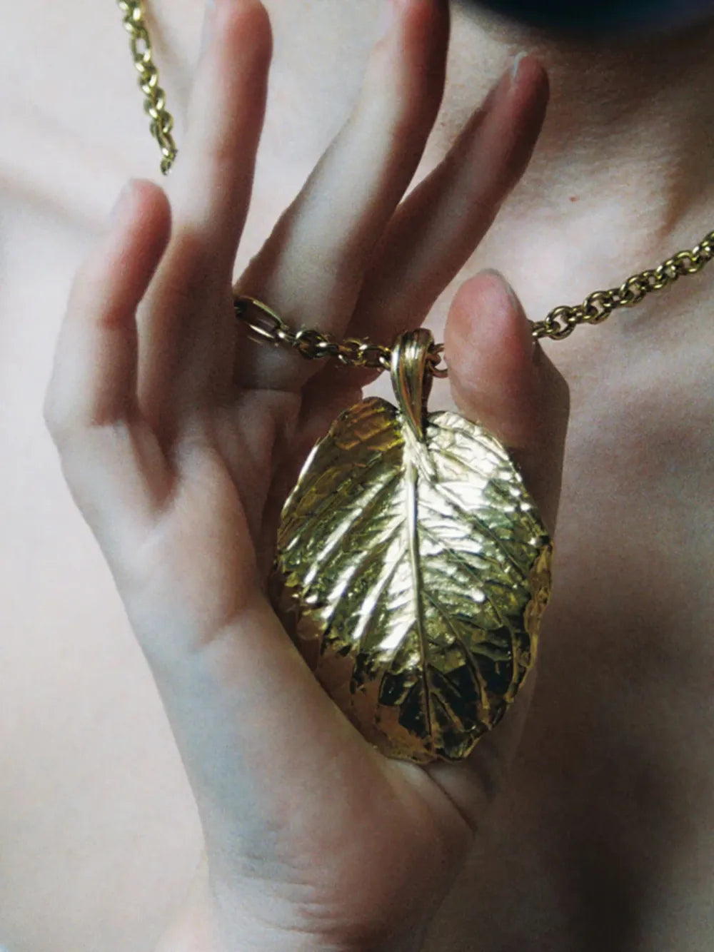 Leaf-Pendant Necklace
