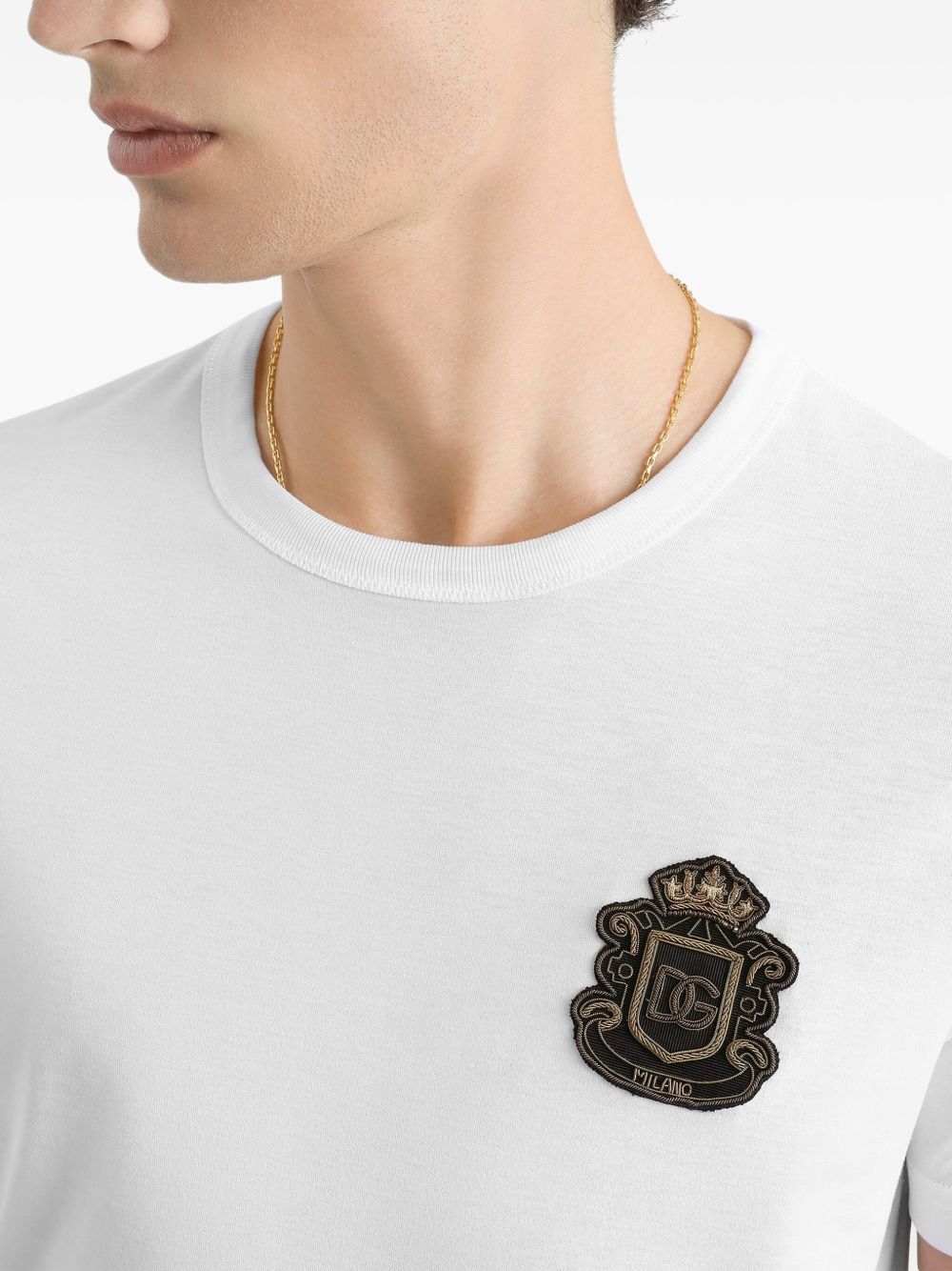 crest-appliqué T-shirt