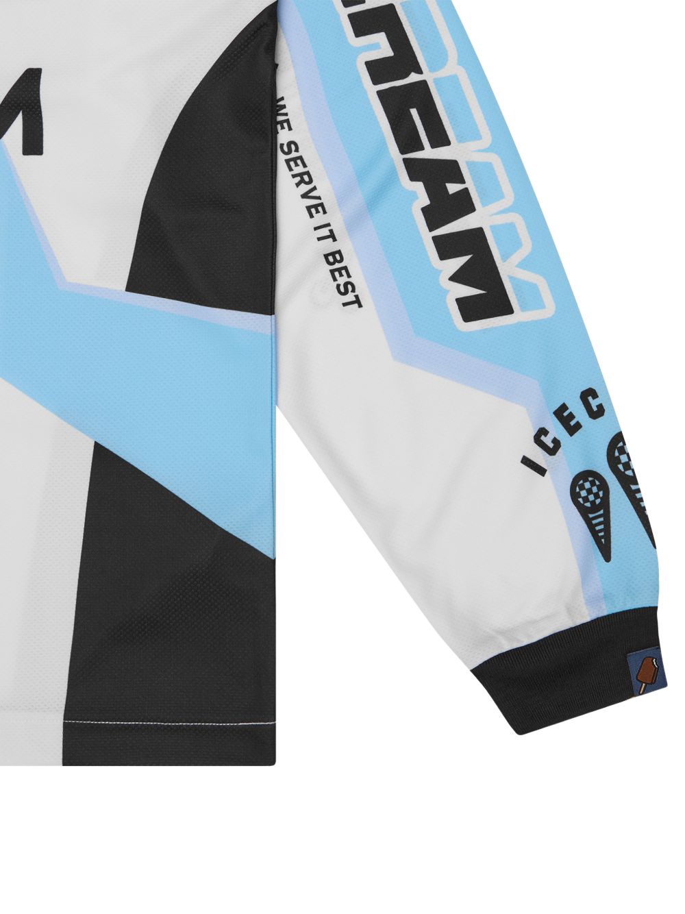 long-sleeved T-shirt