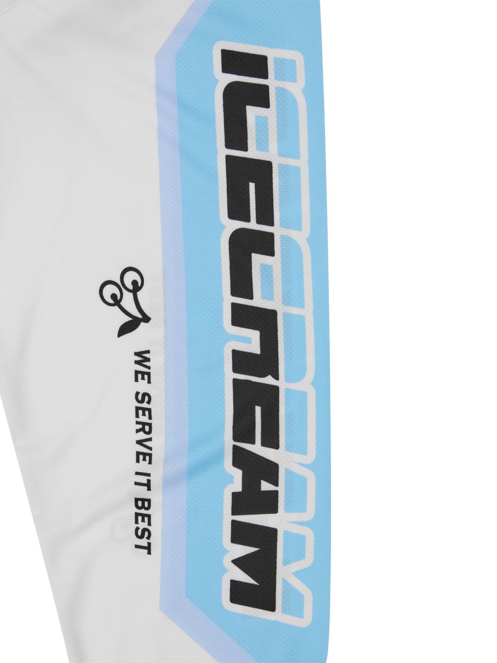 long-sleeved T-shirt