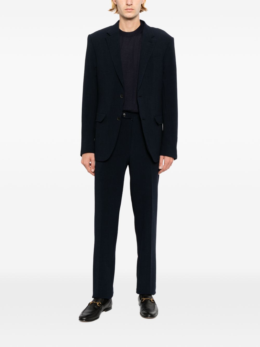 single-breasted notched-lapels suit