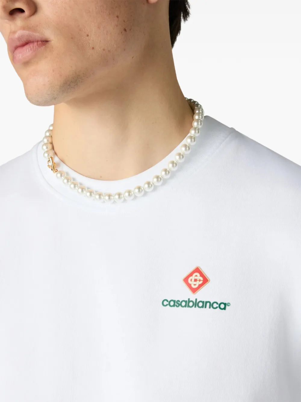 white sport type short sleeve T-shirt