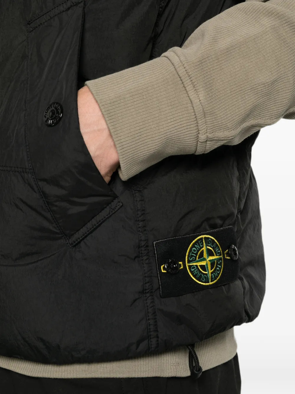 quilted logo-patch gilet