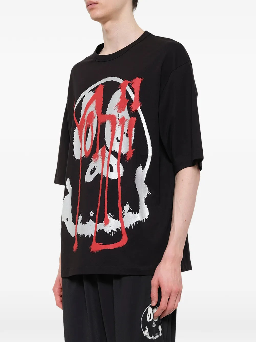 skull graphic T-shirt in black/red