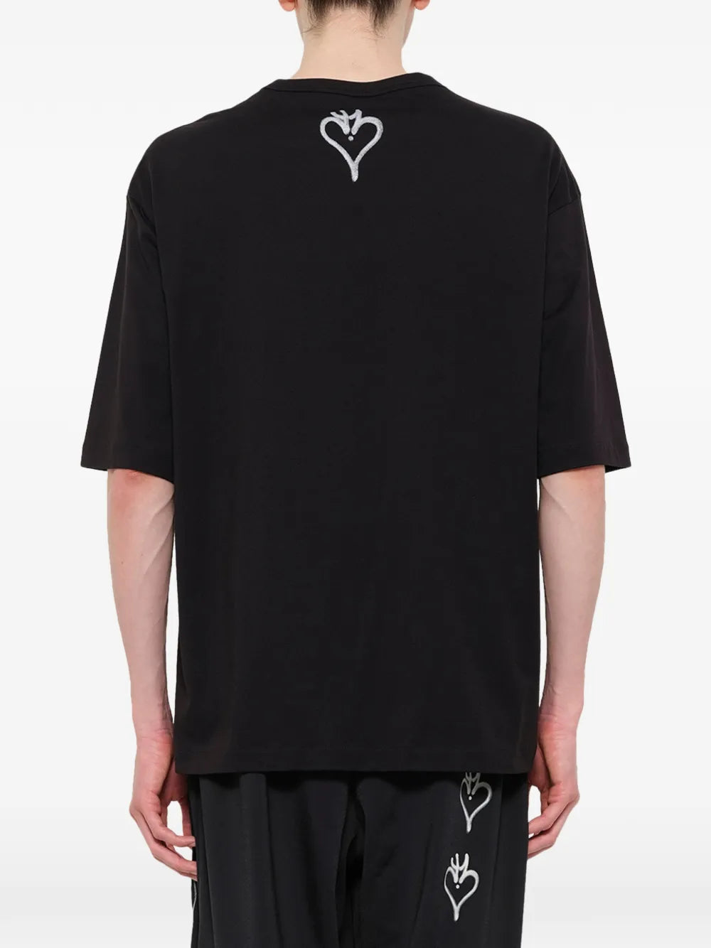 skull graphic T-shirt in black/red