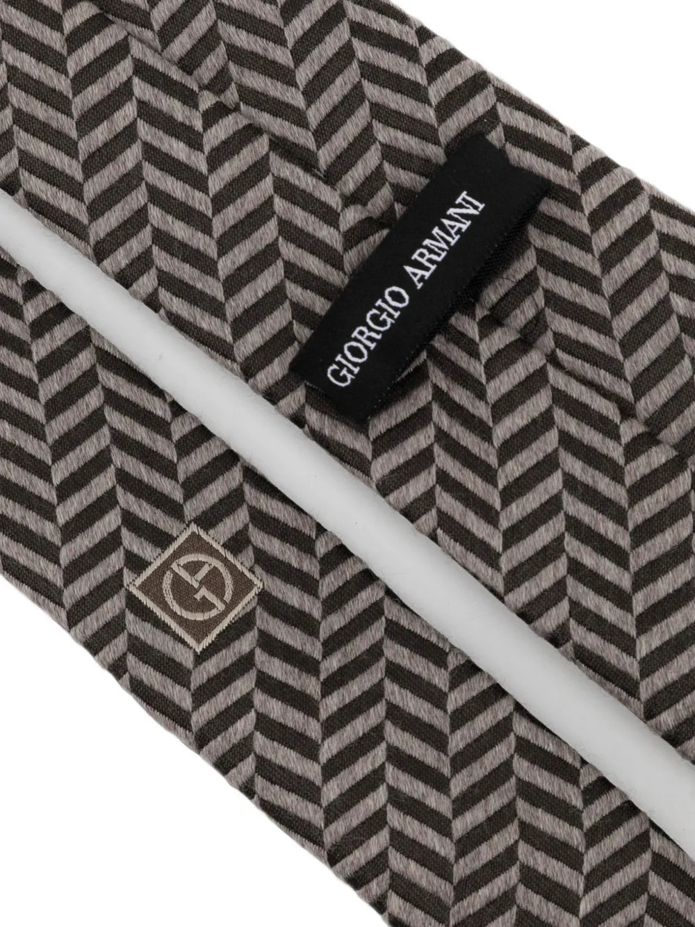chevron-pattern silk tie