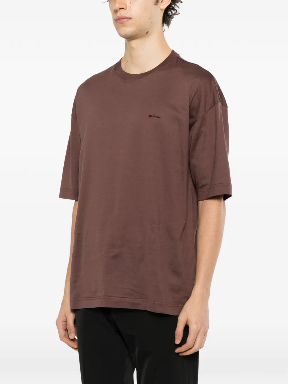 logo-embroidered T-shirt